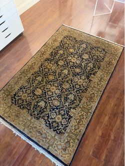 Traditional Persian Style Area Rug with Fringe