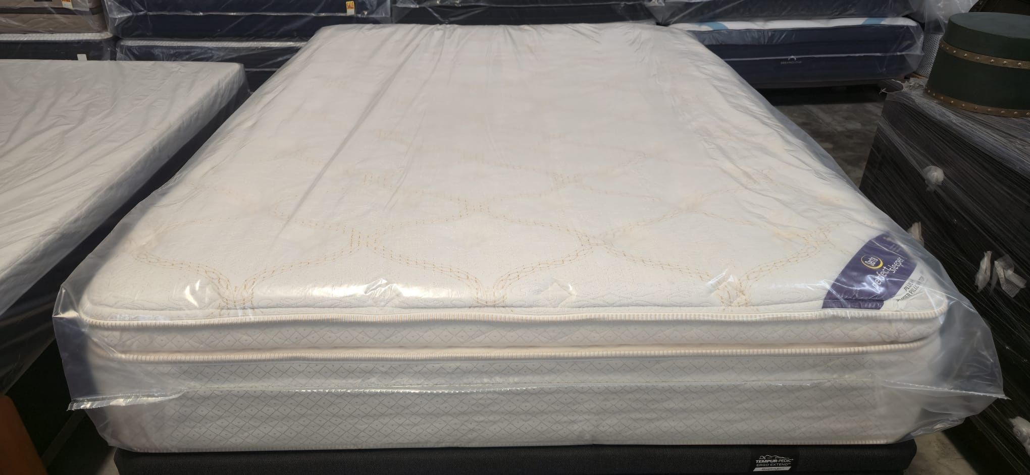 MATTRESS AND BOX SPRING SERTA QUEEN SIZE FREE DELIVERY πππ