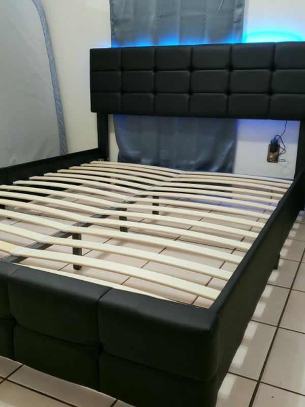 NEW IN BOX FULL UPHOLSTERED BED FRAME PLATFORM 😊 MATTRESS SOLD SEPARATELY