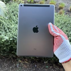 iPad 8th gen 32gb WiFi 86% Battery Health
