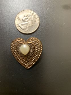 Vintage Goldtone Plastic Heart Pin