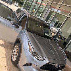 2021 Highlander hybrid platinum! Limited Availability