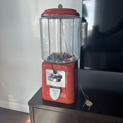 Vintage Acorn Gumball Machine. Works Perfectly. Key Included. 