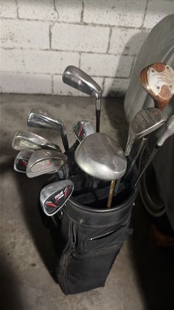 golf bag with clubs