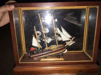 Display Boats Antique 