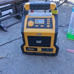 CAT 1000 Peak Amp Professional Power Station and Jump Starter