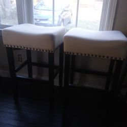 2 Bar chairs Cream in color 29 Inch  from the seat to the floor