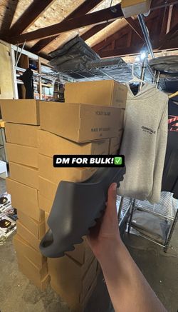 YEEZY SLIDES