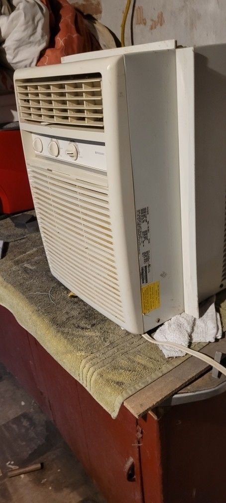 Frigidaire 10000 BTU small window air conditioner
