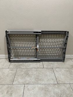 28 - 42” Pressure Mount Pet Gate