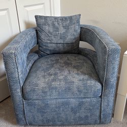 2 Accents Chairs 