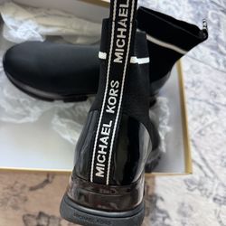 Michael Kors Sneakers - W9 (New)