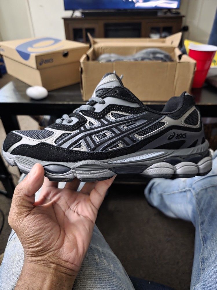 Asics Gel NYC Black/Graphite Grey Size 8.5!!!