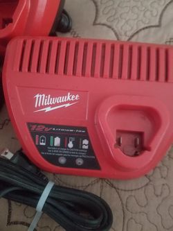 Milwaukee charger m12v