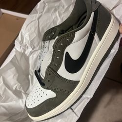 JORDAN MEDIUM OLIVE RETRO 1 LOW OG  