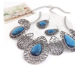 Hollow Inlaid Gemstone Jewelry Set