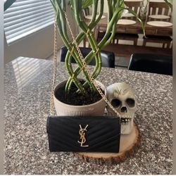 212 Saint Laurent Cassandra Matelasse Wallet In Grain de Poudre Leather