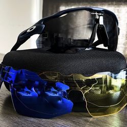 🍀 New Oakleys  Box, Pouch Cloth All Included 🍀