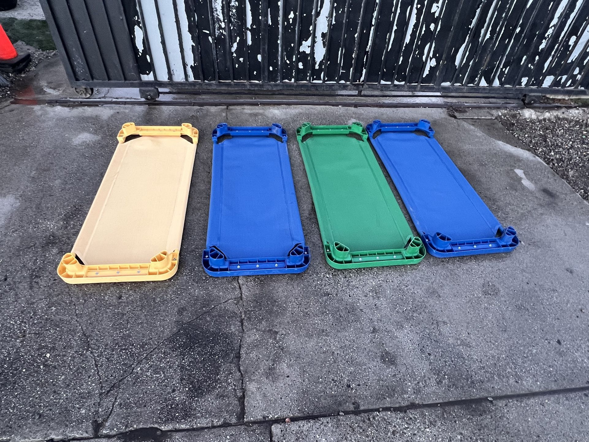 LAKESHORE — DAY CARE BEDS—- (4) PCs