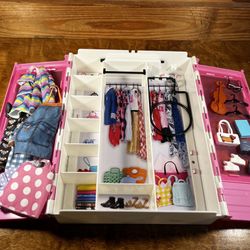 Barbie Fashionista Ultimate Closet Pink Portable Carry Storage Case 2018 with Accessories