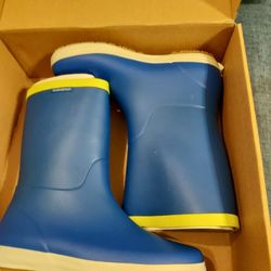 Luckers Rain Boot SIZE 2 