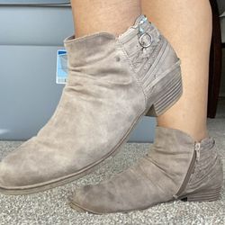 Ash Grey Faux Suede Peter Pan Ankle Boots Size 9