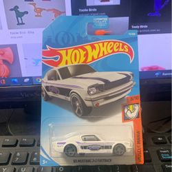 Hotwheels 65 Mustang 2+2 Fastback