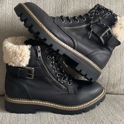 Universal Threads Women’s Sherpa Hiking Boots