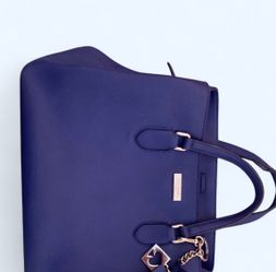 Navy blue Kate spade bag with scuff marks and leather coming off