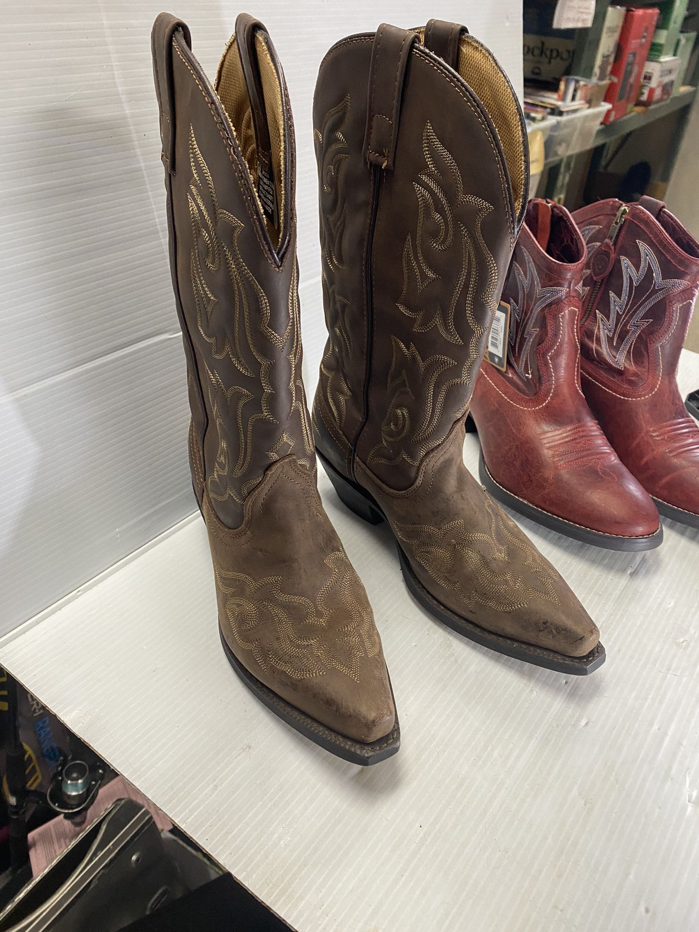Cow Boy Boots Lot Of 2 Laredo 5404 Woman’s Ariat Style 10011912 Description On Slides 100$