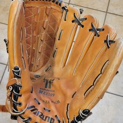 13" Mizuno Baseball Glove Broken In 