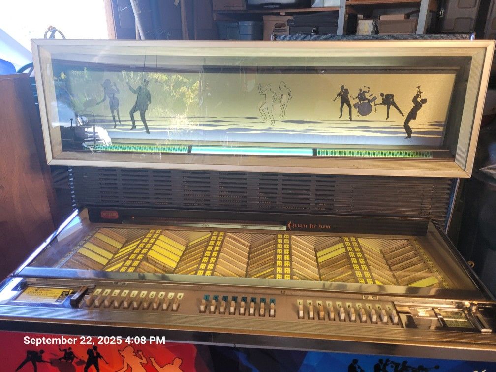 Seeburg Stereo Showcase Jukebox