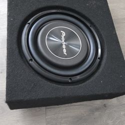 22-26 TUNDRA 10 INCH SUBWOOFER BOX 