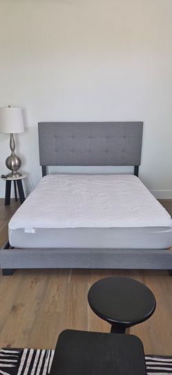 Queen size bed with mattress