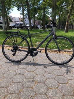 Grey Hybrid GIANT Bike