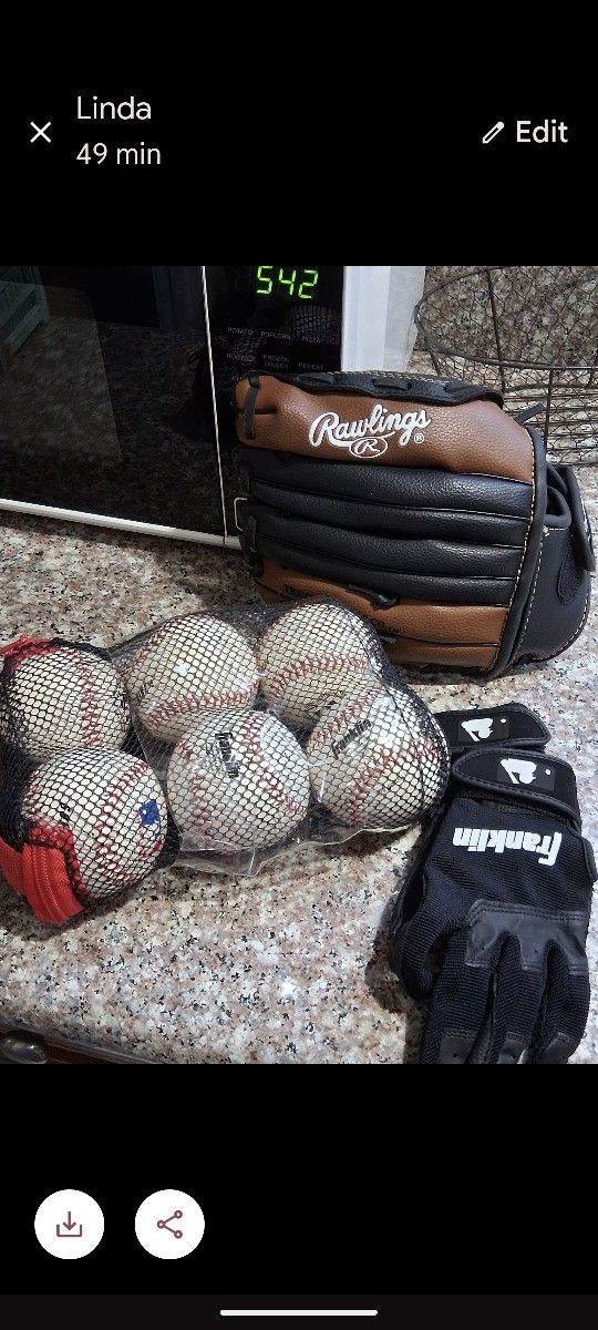 Childs Glove,Batting Gloves And Balls