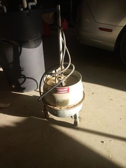 Air brake bleeder tank