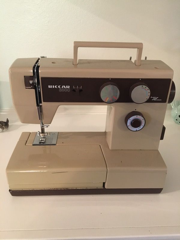 RICCAR 3500 super stretch sewing machine for Sale in Bakersfield, CA