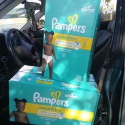 Pampers Diapers Size 5 (104 Ct)
