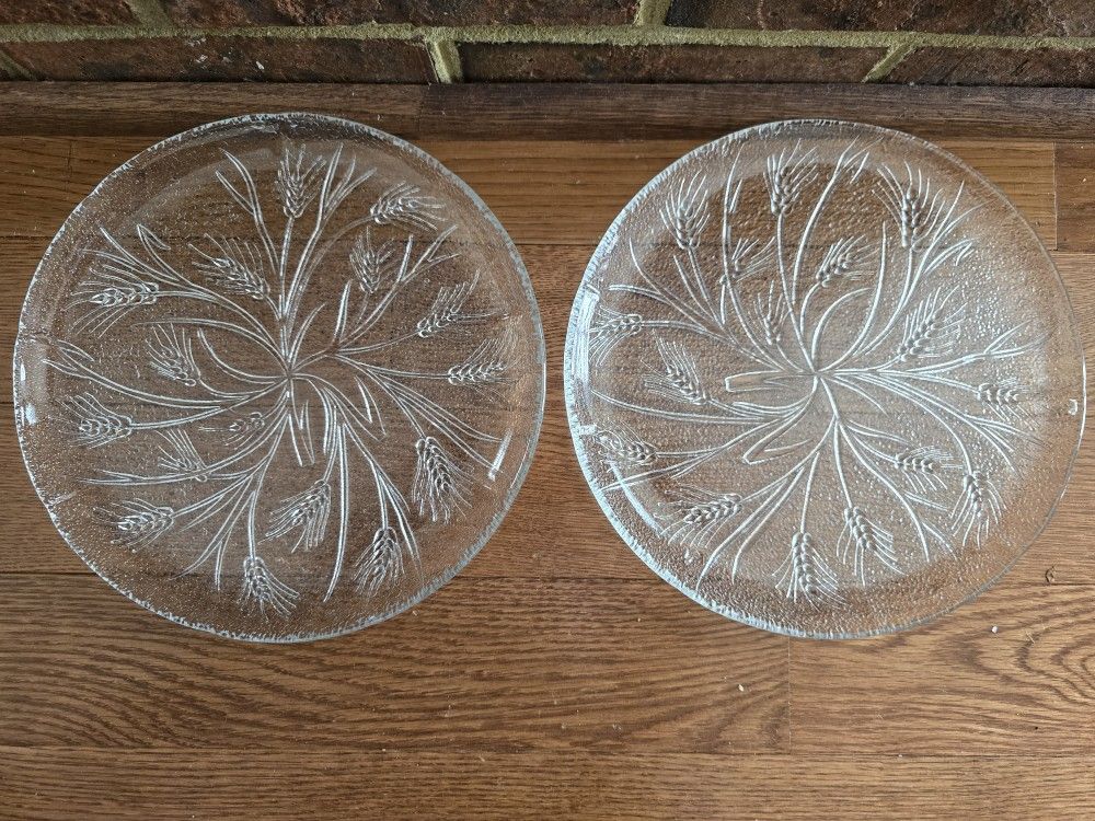 Vintage Set of Two Pressed Glass Plates In A Swaying Wheat Pattern