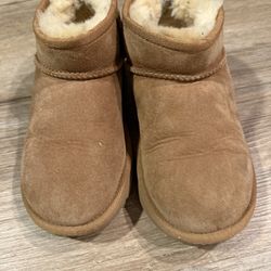 Kids Ugg Mini Boots Size 2