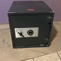 Heavy-Duty Fireproof Safe w/ Combination Lock – Great Condition