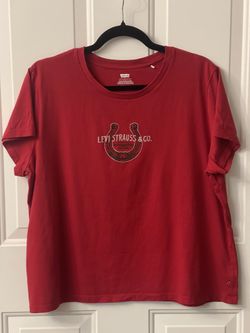 Women’s Levi Graphic Tee XXL