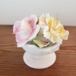 Vintage Royal Stratford Handmade Bone China Flowers in Vase Staffordshire England 4"


