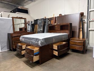 Queen bedroom set with mattress $650