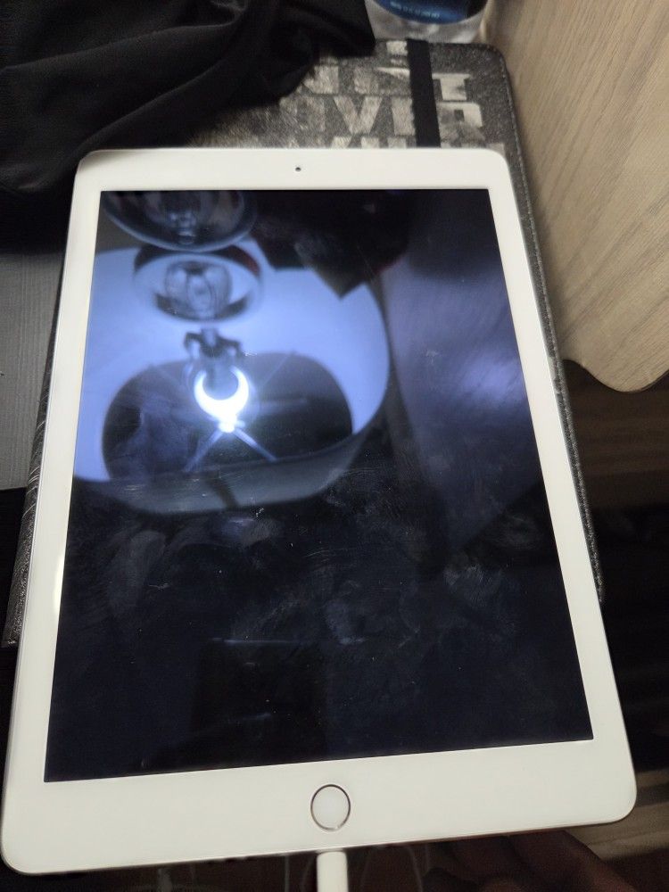 Ipad 5th GEN 13 INCH