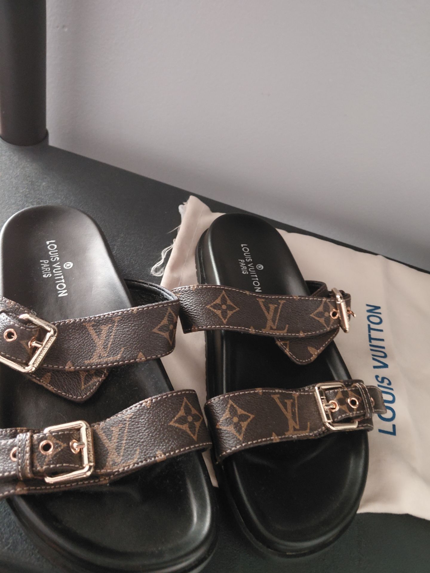 Women iconic logo sandals