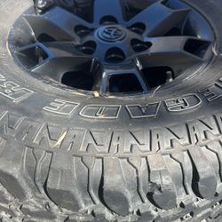 renegade  LT265/75r16 123/200