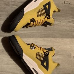Jordan 4 Lightning