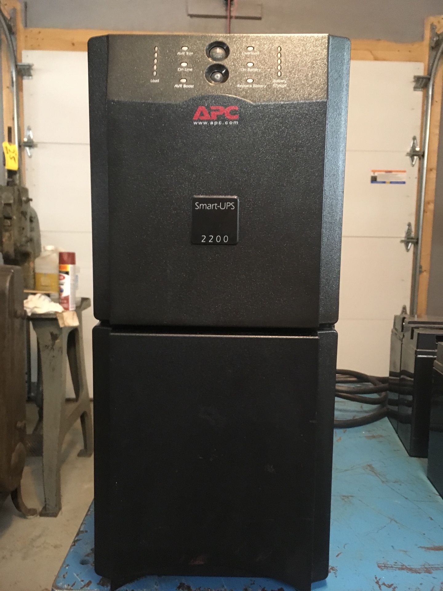 APC Smart 2200 UPS
